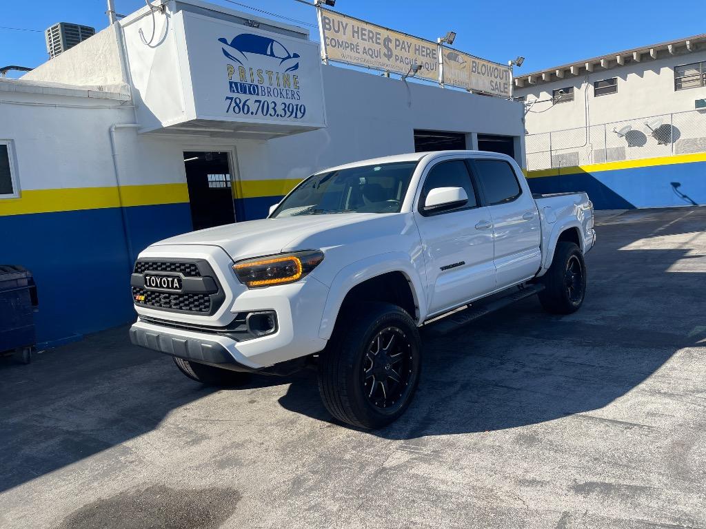 2021 Toyota Tacoma SR5's photo